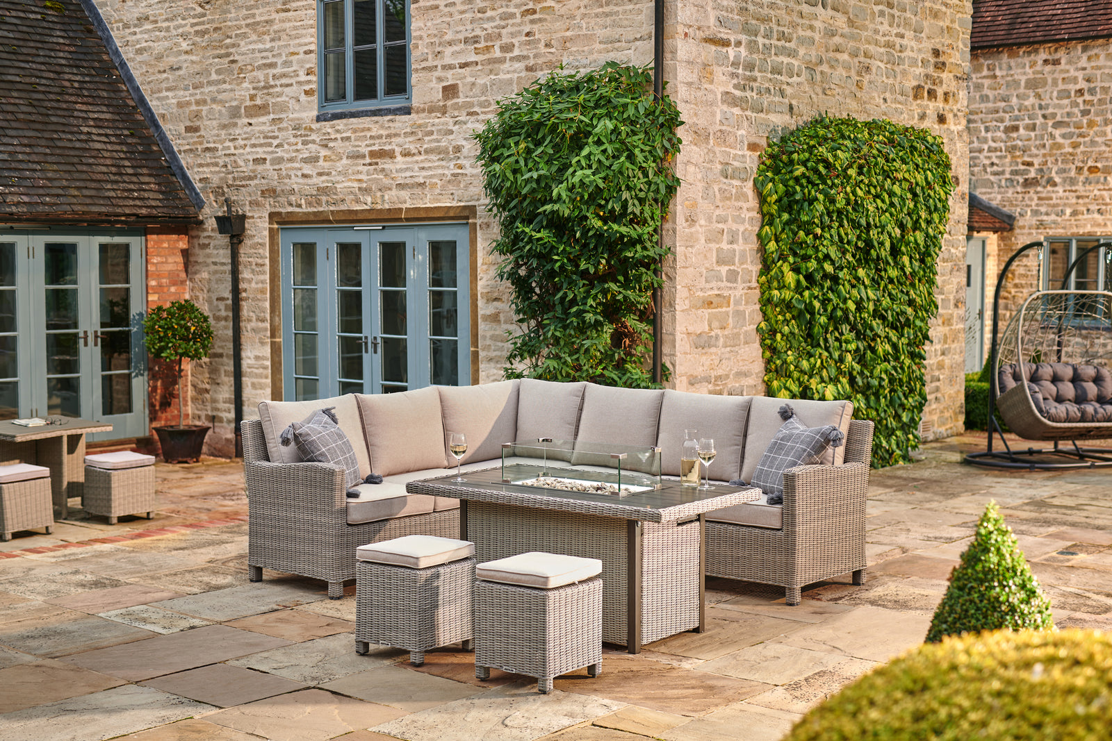 Choosing Your Ideal Garden Furniture Set