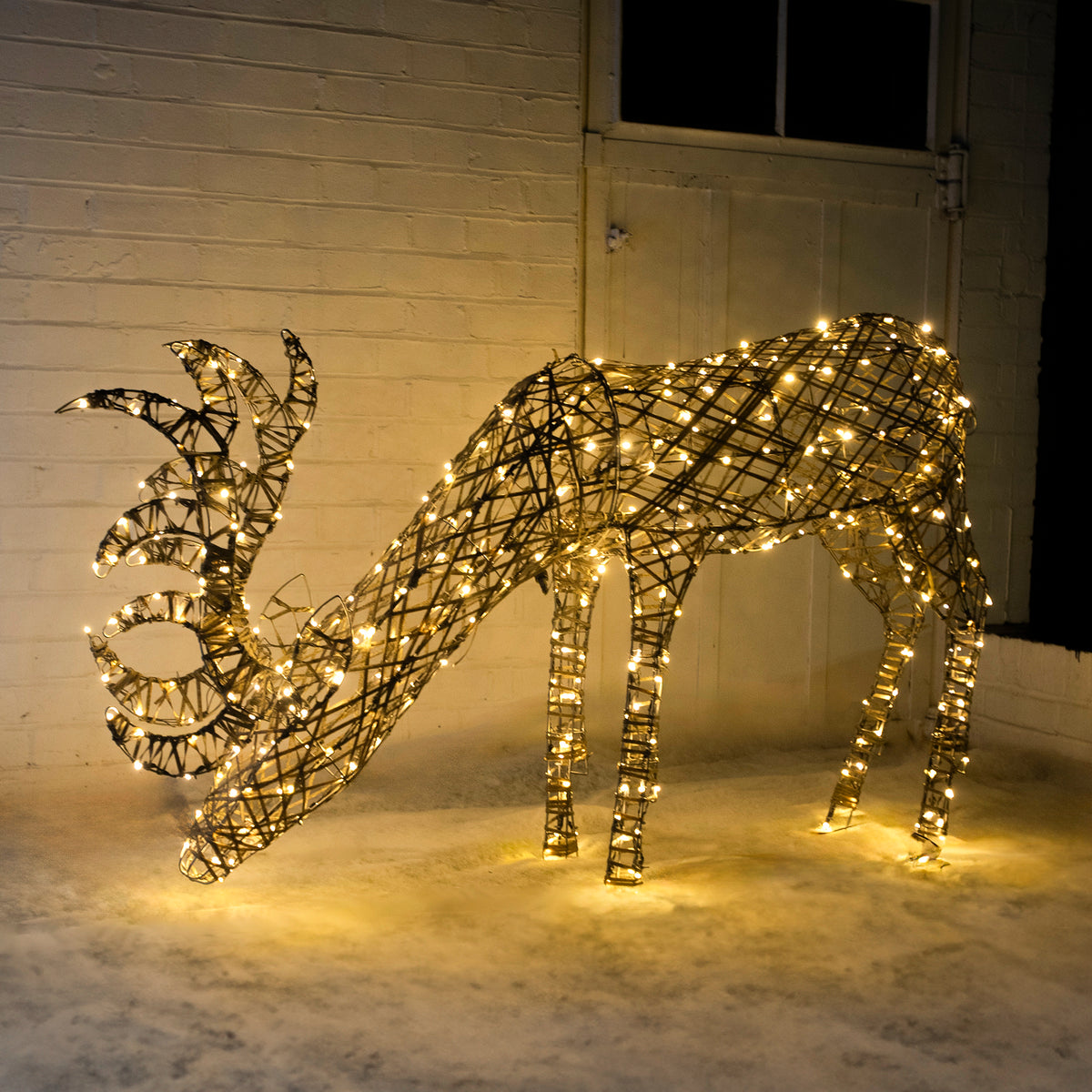 Pre-Lit Christmas Reindeer Light - 1M Grey Wicker Light Up Grazing Stag with 380 White LEDs