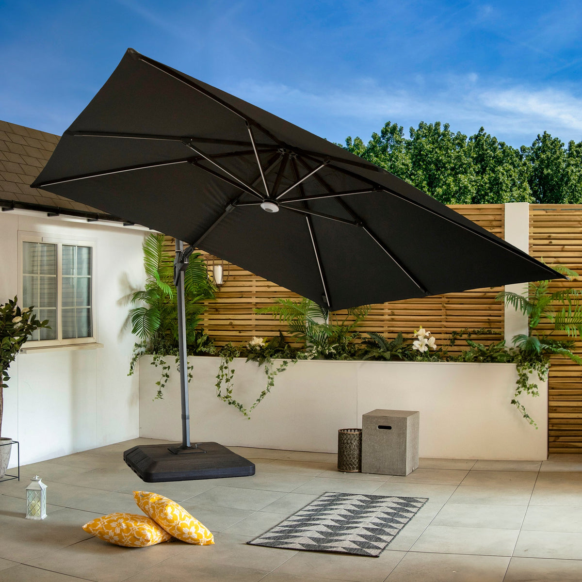 Bracken Outdoors Napoli Grey 3m x 3m Square Cantilever Parasol With LED Lights *Damaged Box*