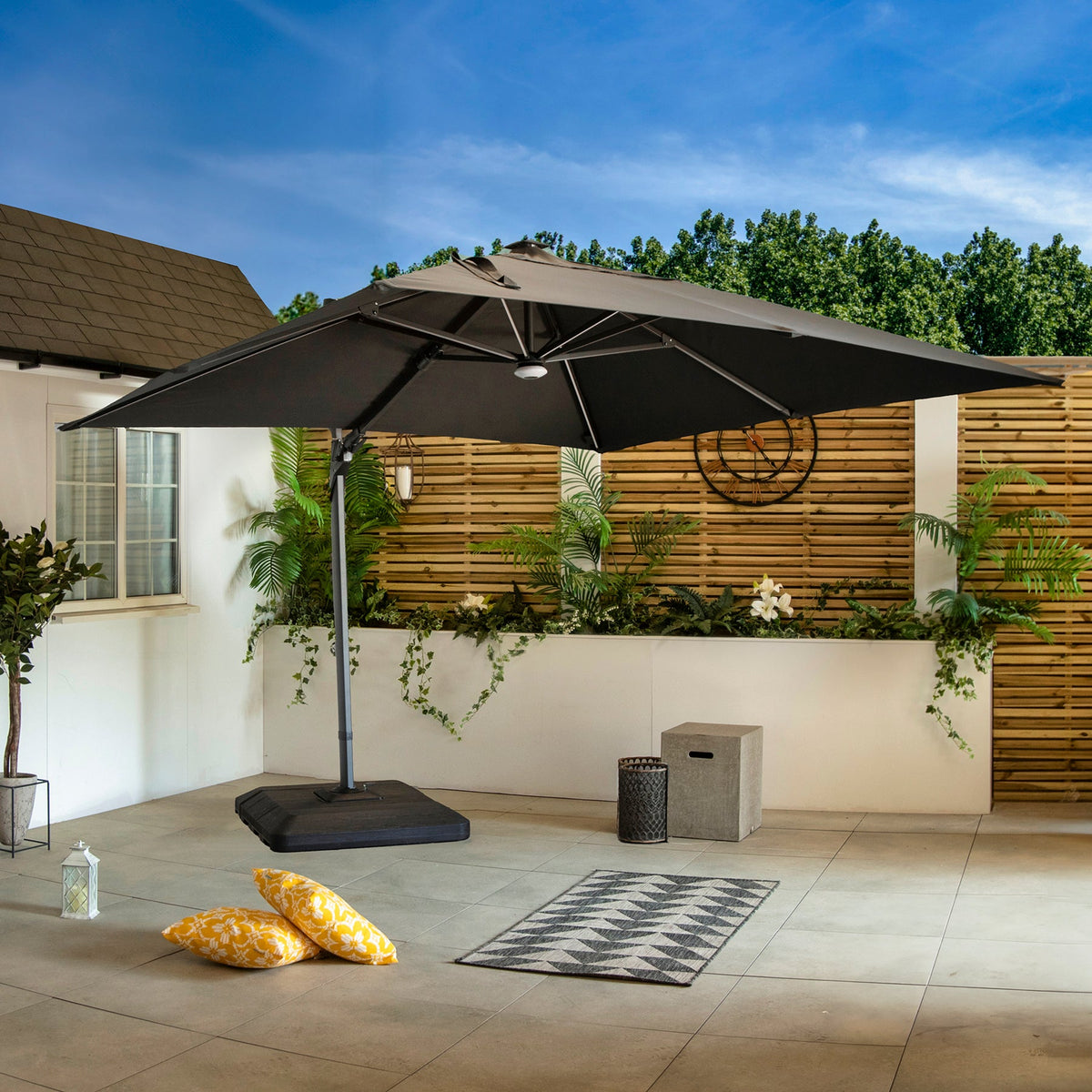 Bracken Outdoors Napoli Grey 3m x 3m Square Cantilever Parasol With LED Lights *Damaged Box*