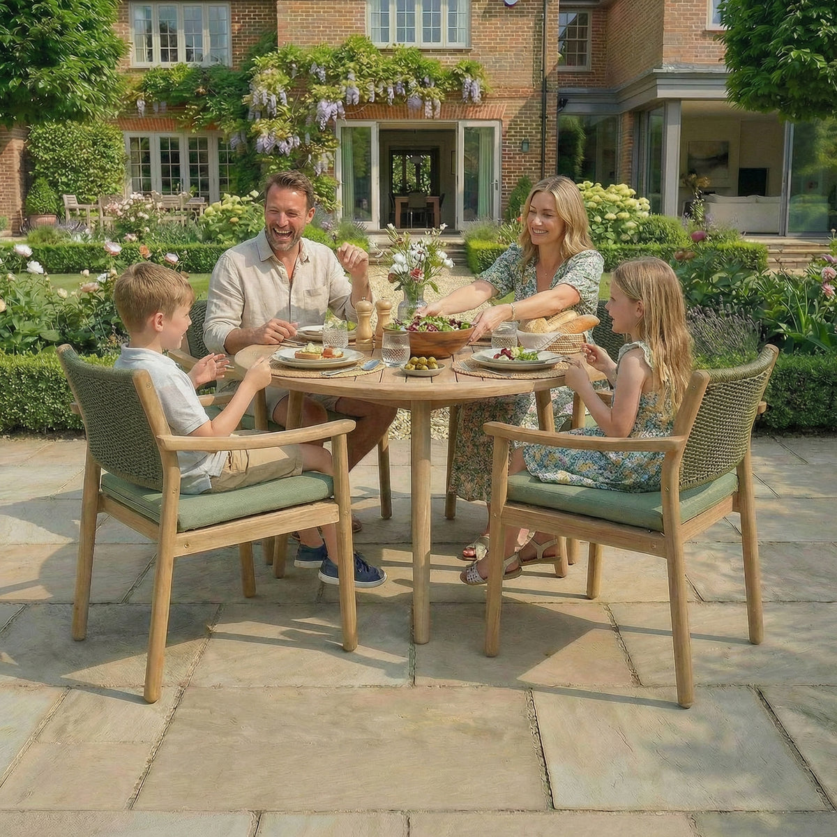 Bracken Outdoors Tetbury Acacia Wood and Rope 4 Seat Round Dining Set