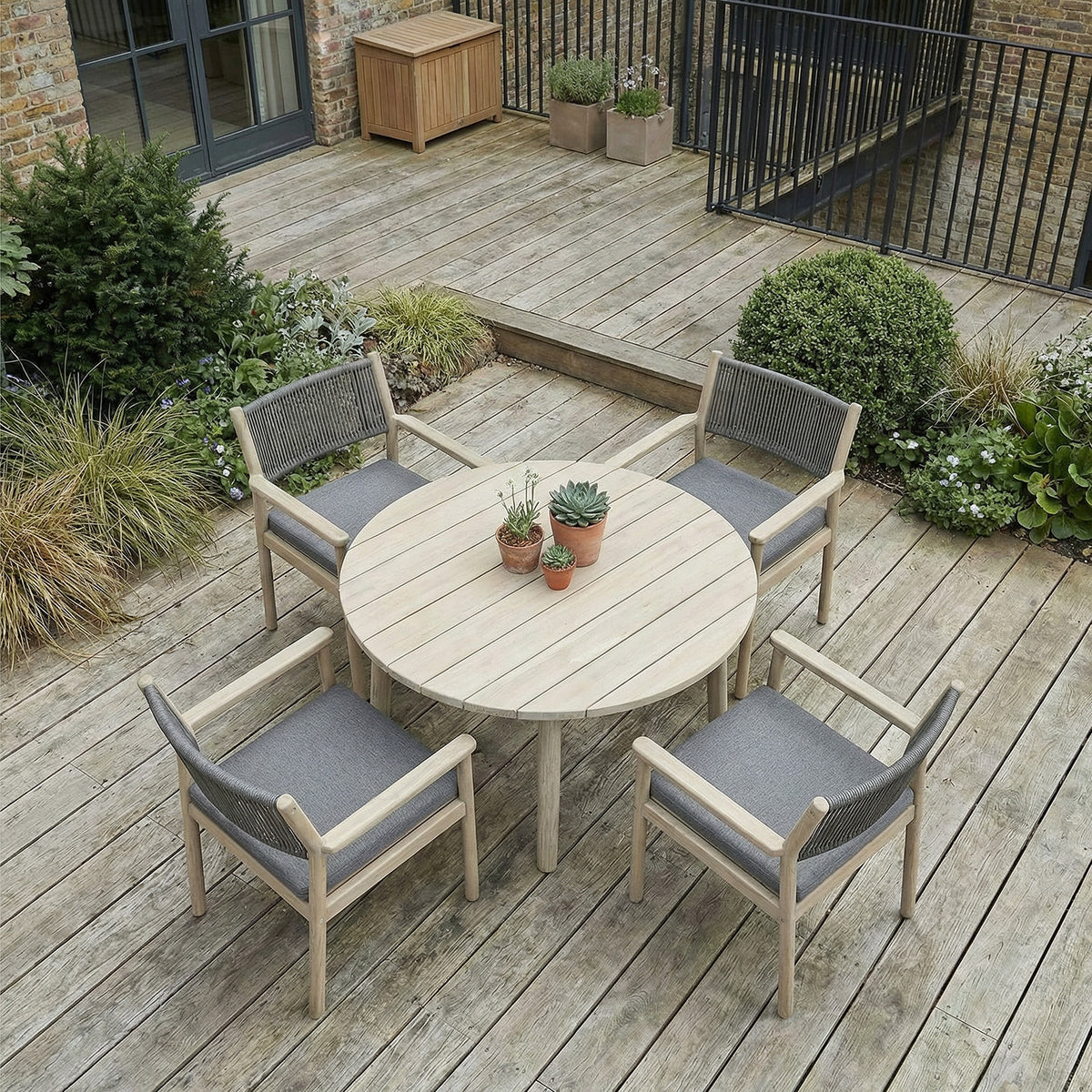 Bracken Outdoors Bourton Acacia Wood and Rope 4 Seat Round Dining Garden Furniture Set