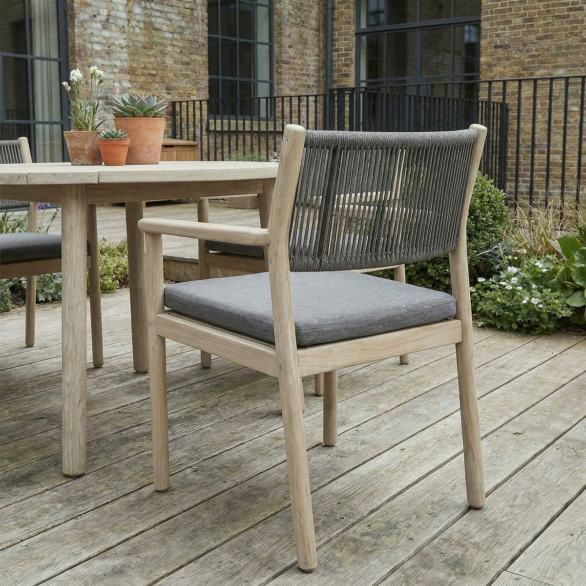 Bracken Outdoors Bourton Acacia Wood and Rope 4 Seat Round Dining Garden Furniture Set