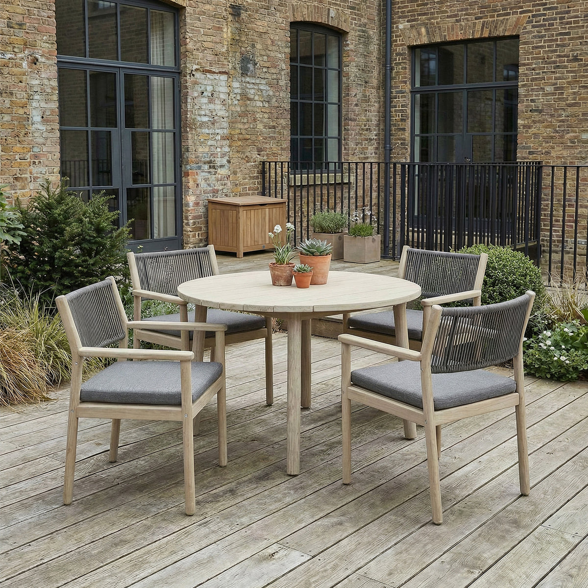 Bracken Outdoors Bourton Acacia Wood and Rope 4 Seat Round Dining Garden Furniture Set