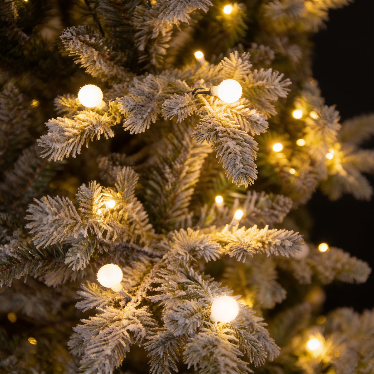 Regent Artificial Pre-Lit Green PE/PVC Christmas Tree with Snow 6FT, 7FT