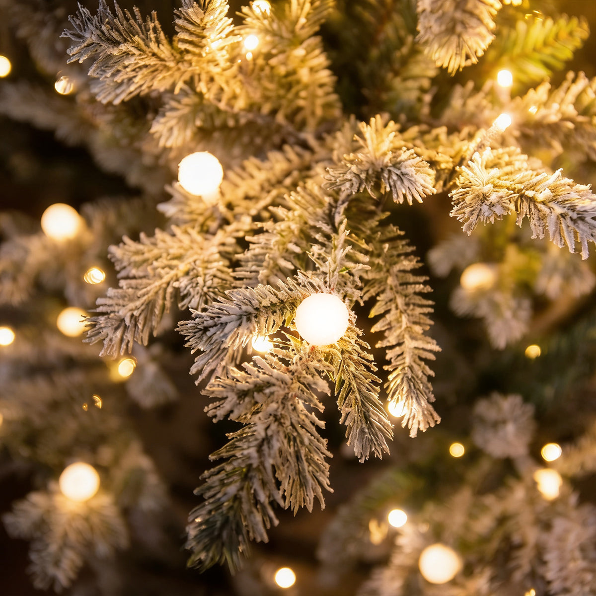 Regent Artificial Pre-Lit Green PE/PVC Christmas Tree with Snow 6FT, 7FT