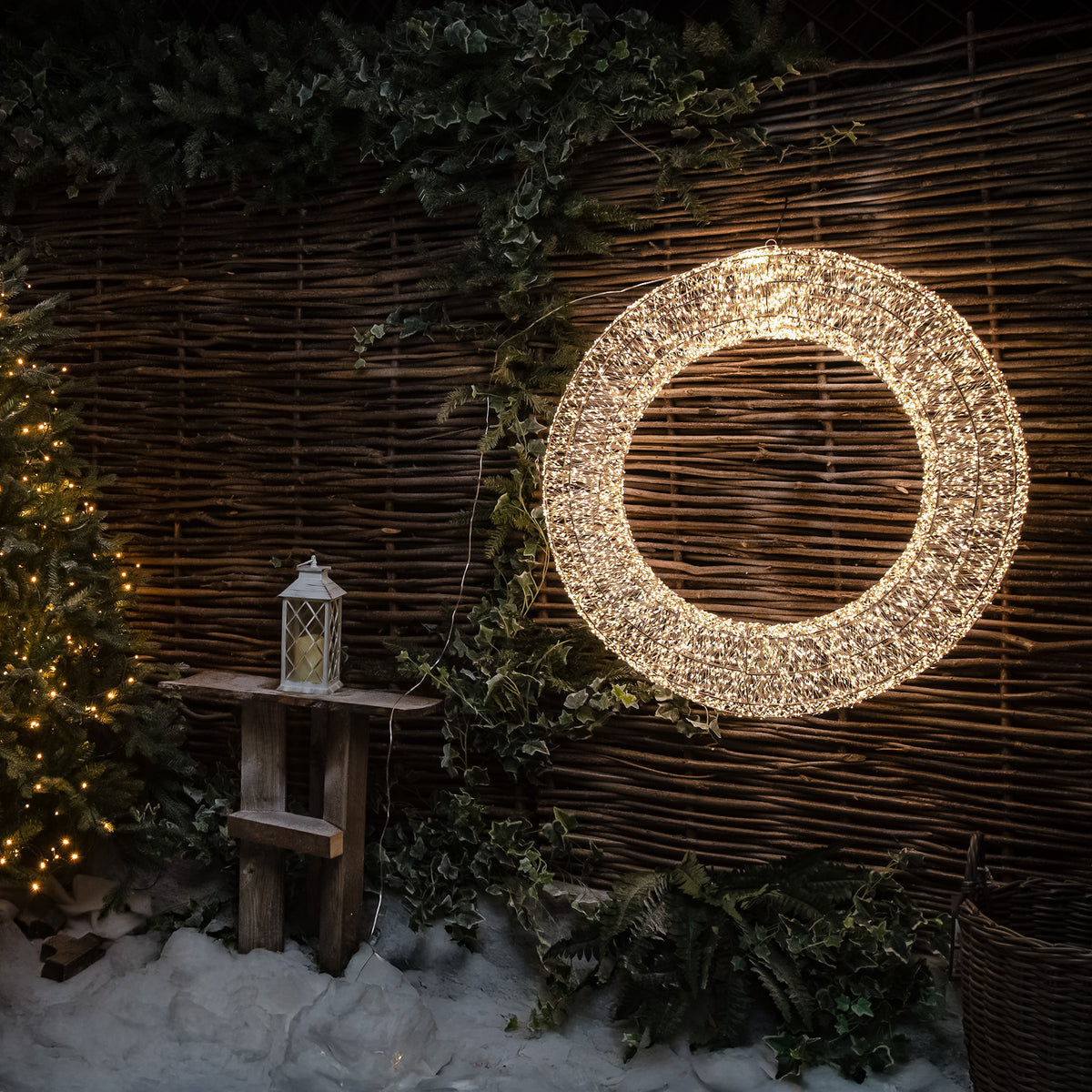 Pre-Lit Christmas Gold Light-Up Wreath 70cm with 5000 Warm White LED Micro-lights