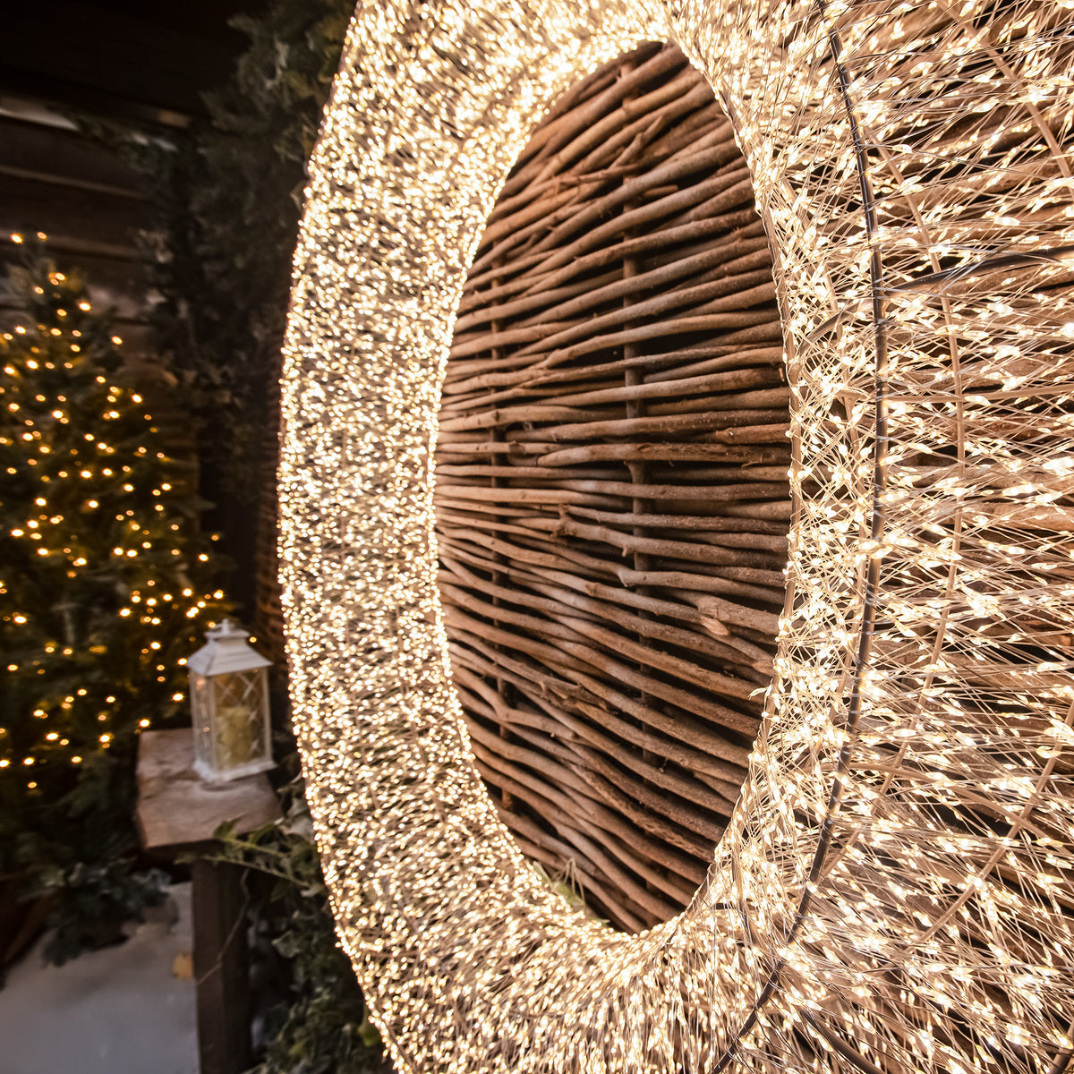 Pre-Lit Christmas Gold Light-Up Wreath 116cm with 15,000 Warm White LED Micro-lights