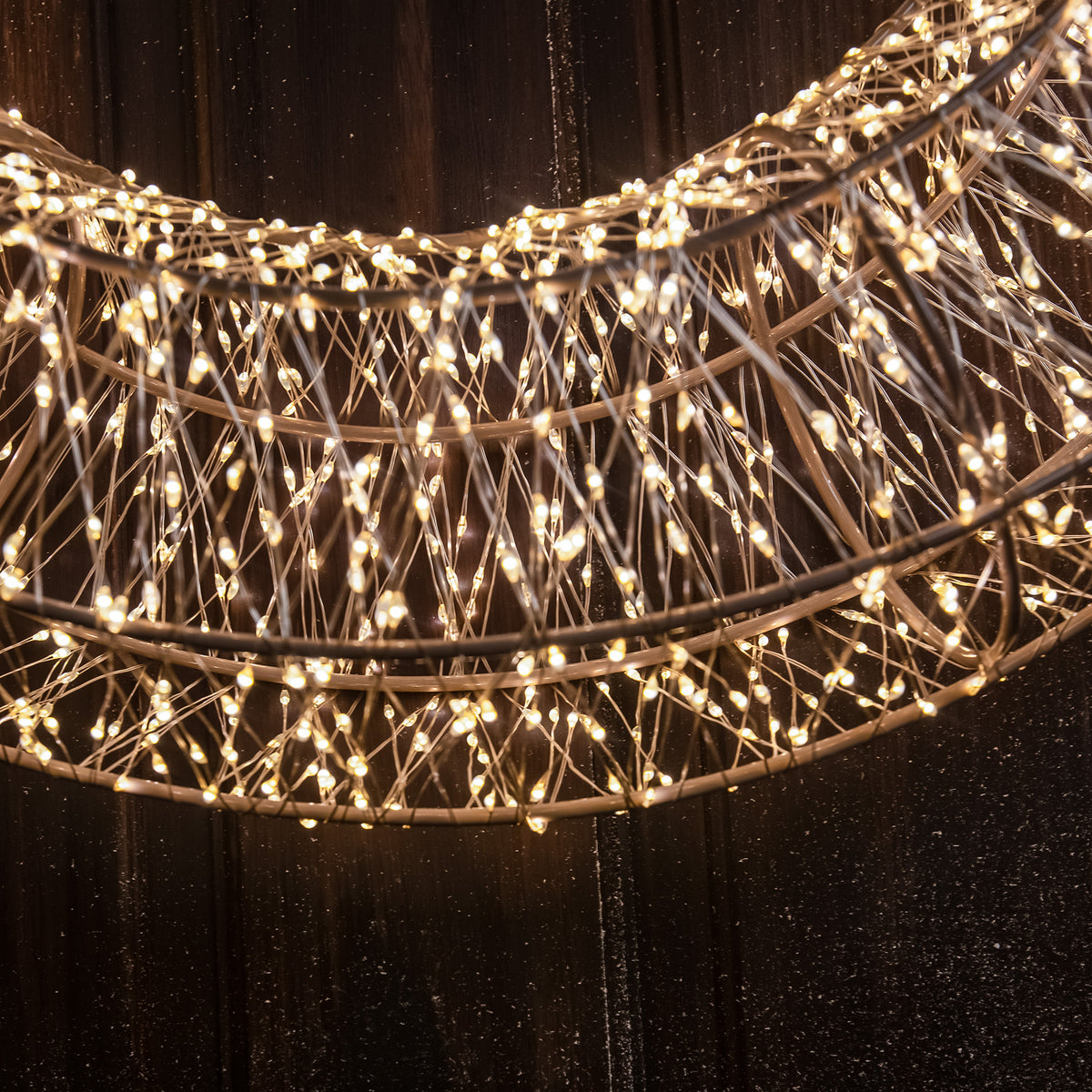 Pre-Lit Christmas Gold Light-Up Wreath 58cm with 3000 Warm White LED Micro-lights
