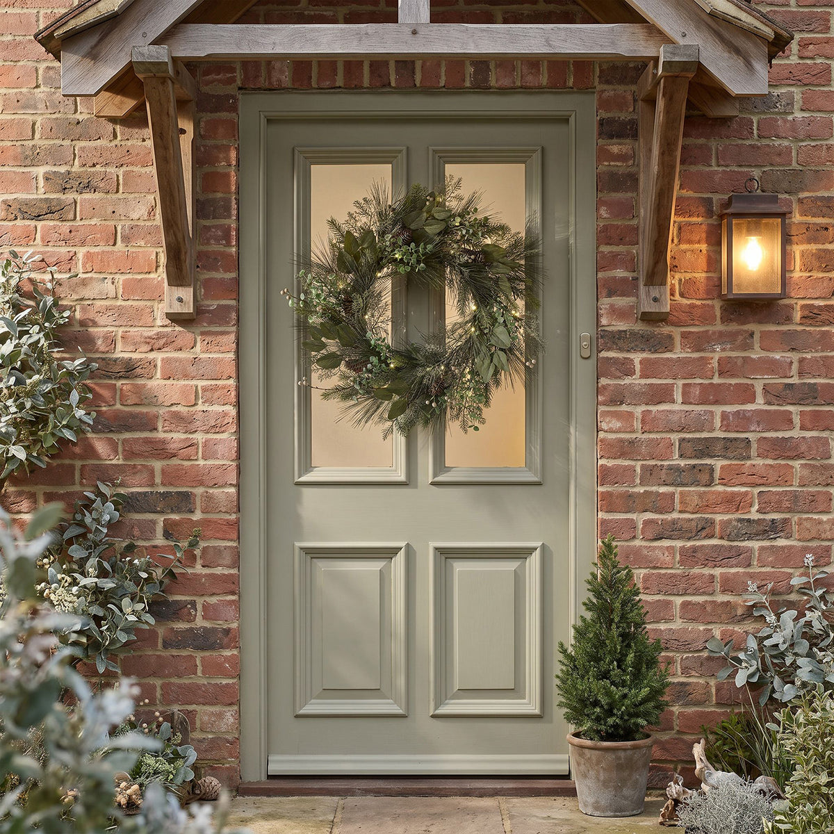 The Christmas Centre Enchanted Mistletoe 26in (66cm) Prelit Christmas Wreath with Warm White Battery Operated LED Lights