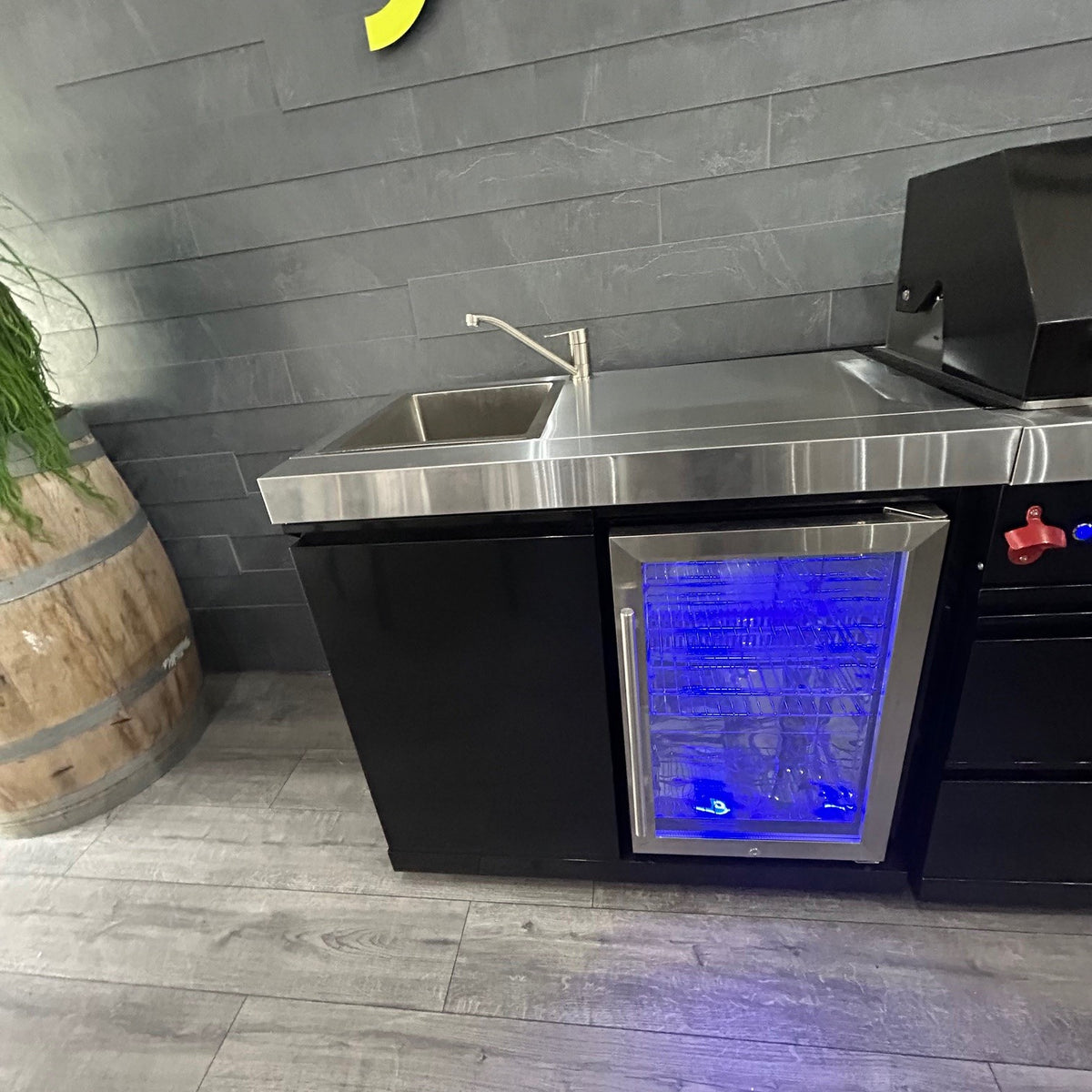 Ex Display Draco Grills 6 Burner BBQ Black Modular Outdoor Kitchen with Sink &amp; Fridge Unit