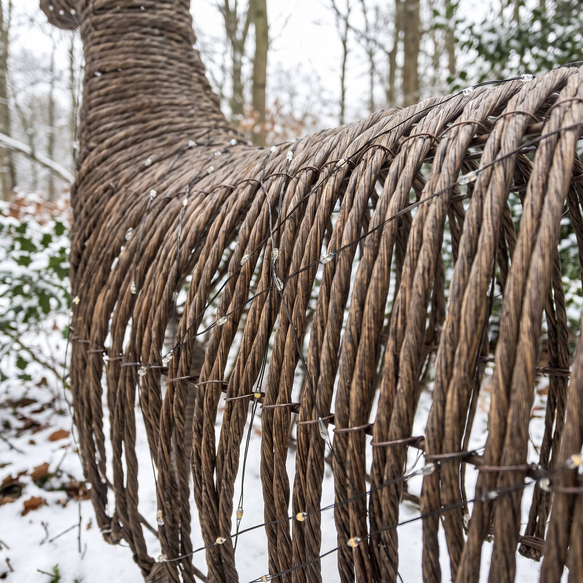 Pre-Lit Christmas Brown Vine Weave Standing Stag 1.2m with 960 Warm White LED Lights