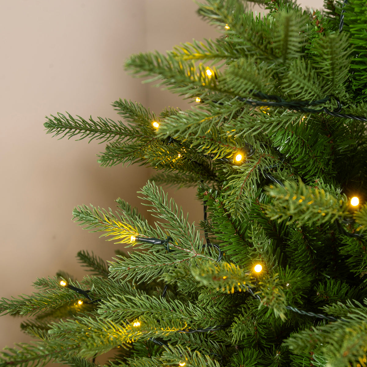 Highclere Artificial Pre-Lit Green PE/PVC Christmas Tree 5FT, 6FT, 7FT, 9FT