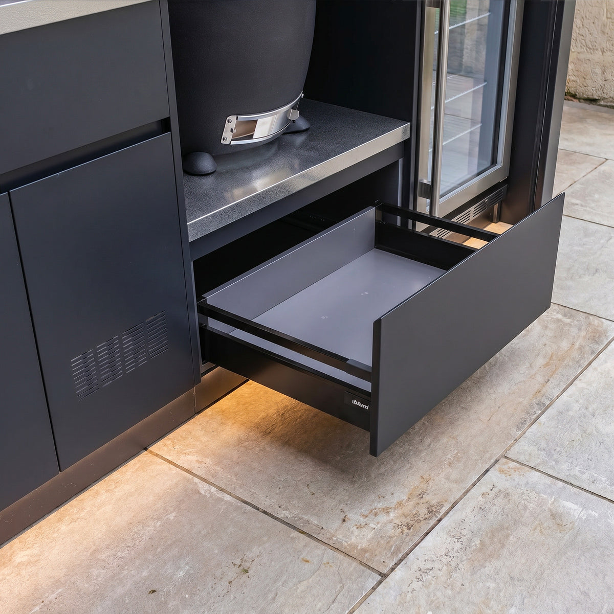 Draco Grills Outdoor Kitchen Garden Pod with Stainless Steel Sink, Fridge and Kamado Barbecue
