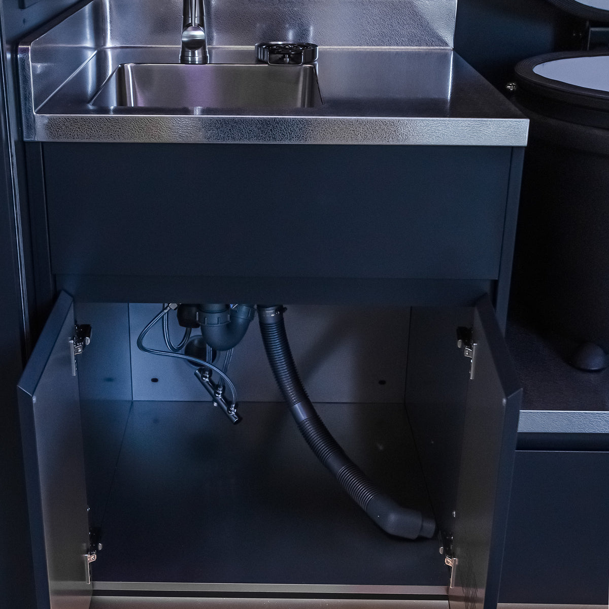 Draco Grills Outdoor Kitchen Garden Pod with Stainless Steel Sink, Fridge and Kamado Barbecue