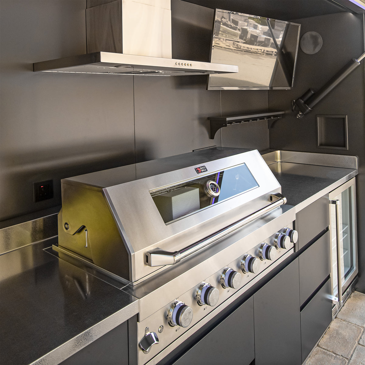 Draco Grills Outdoor Kitchen Garden Pod with 6 Burner Stainless Steel Barbecue and Fridge