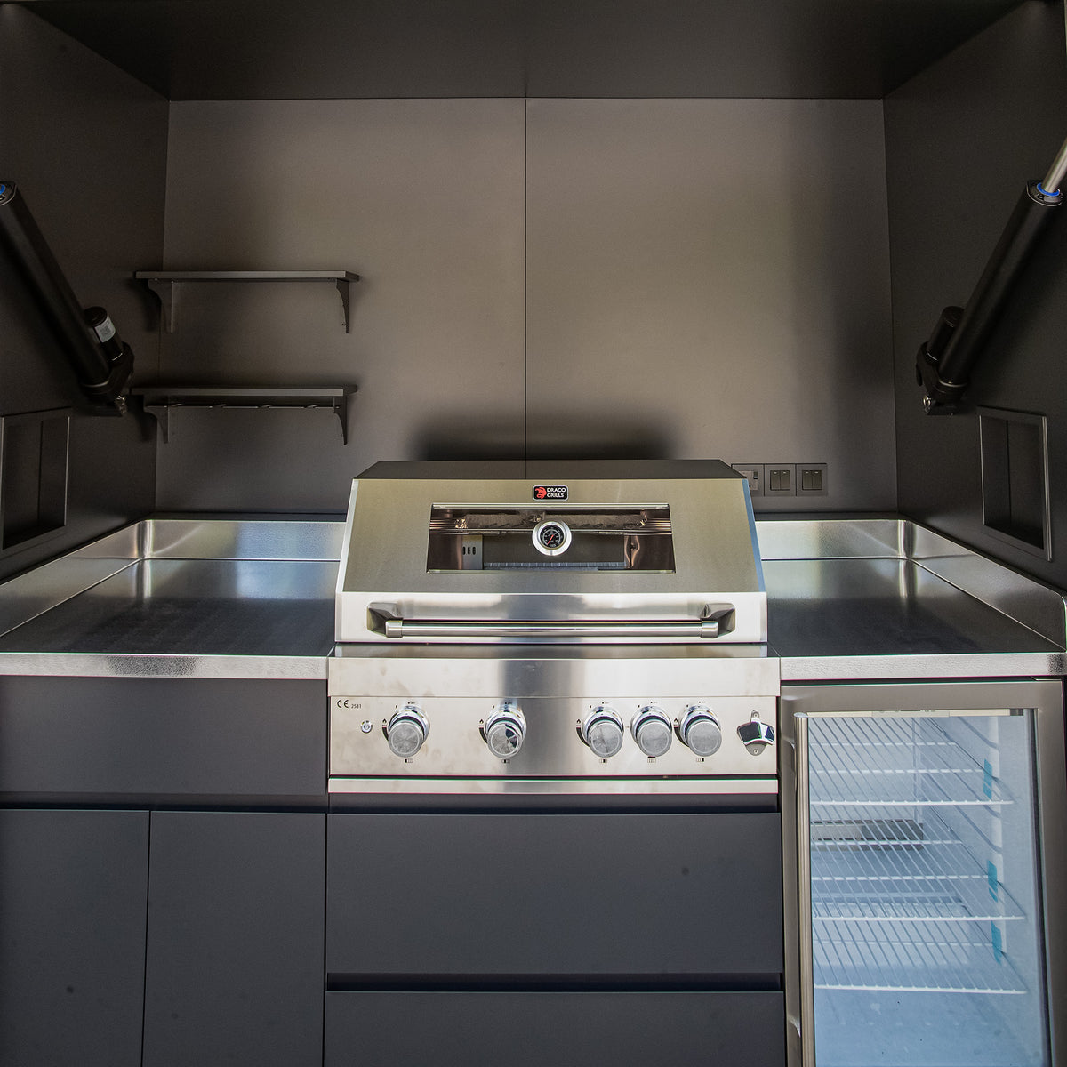 Draco Grills Outdoor Kitchen Garden Pod with 4 Burner Stainless Steel Barbecue and Fridge