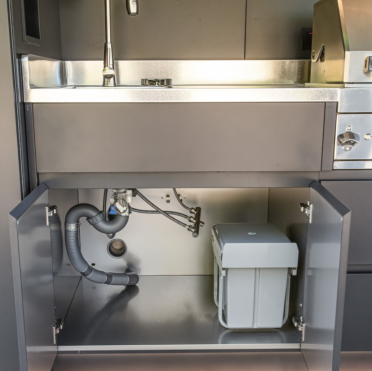 Draco Grills Outdoor Kitchen Garden Pod with Stainless Steel Sink, Fridge and Kamado Barbecue