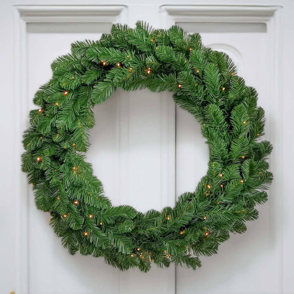 The Christmas Centre Evergreen 36in (90cm) Prelit Christmas Wreath with Warm White Battery Operated LED Lights