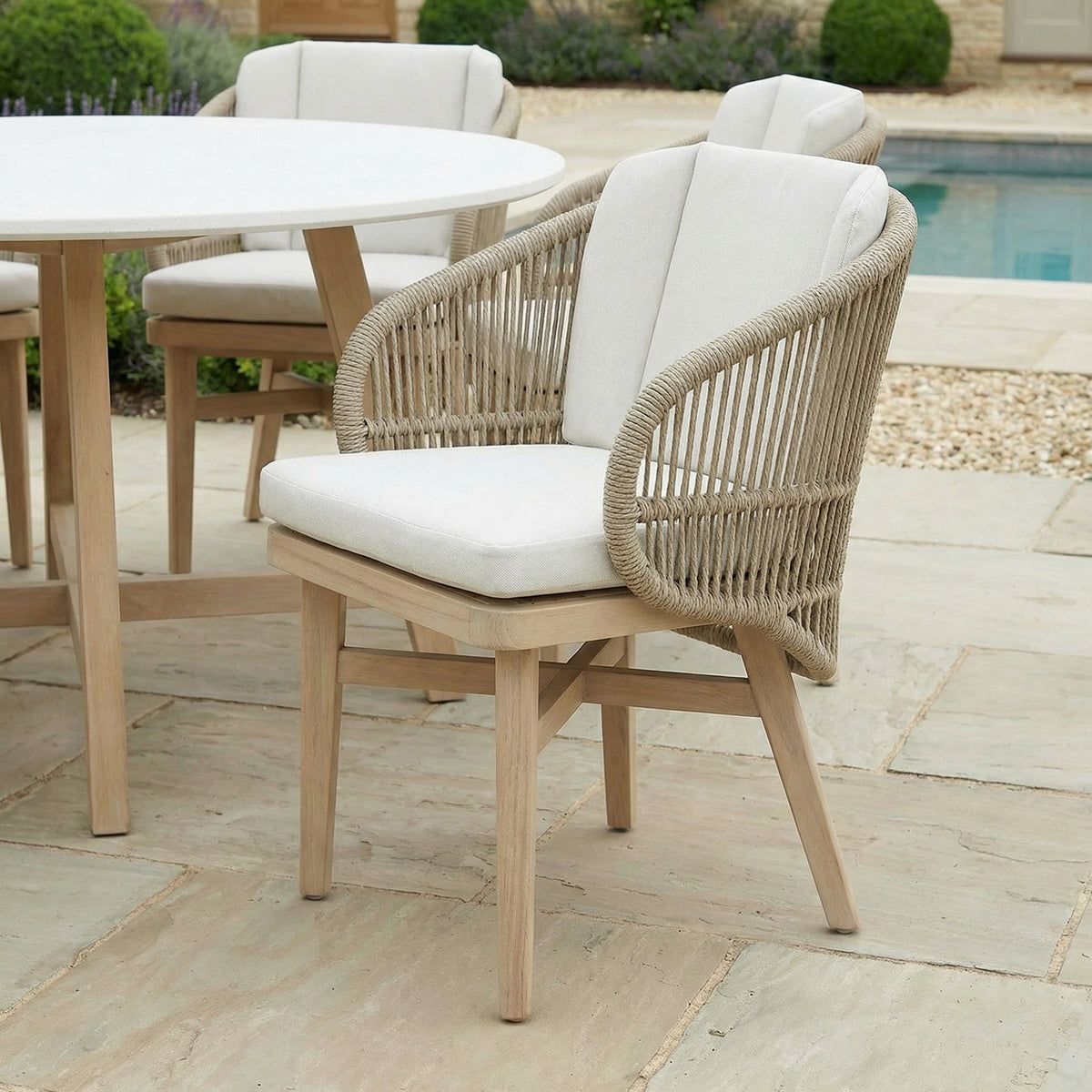 Bracken Outdoors Fairford Eucalyptus Wood and Rope 6 Seat Round Dining Set