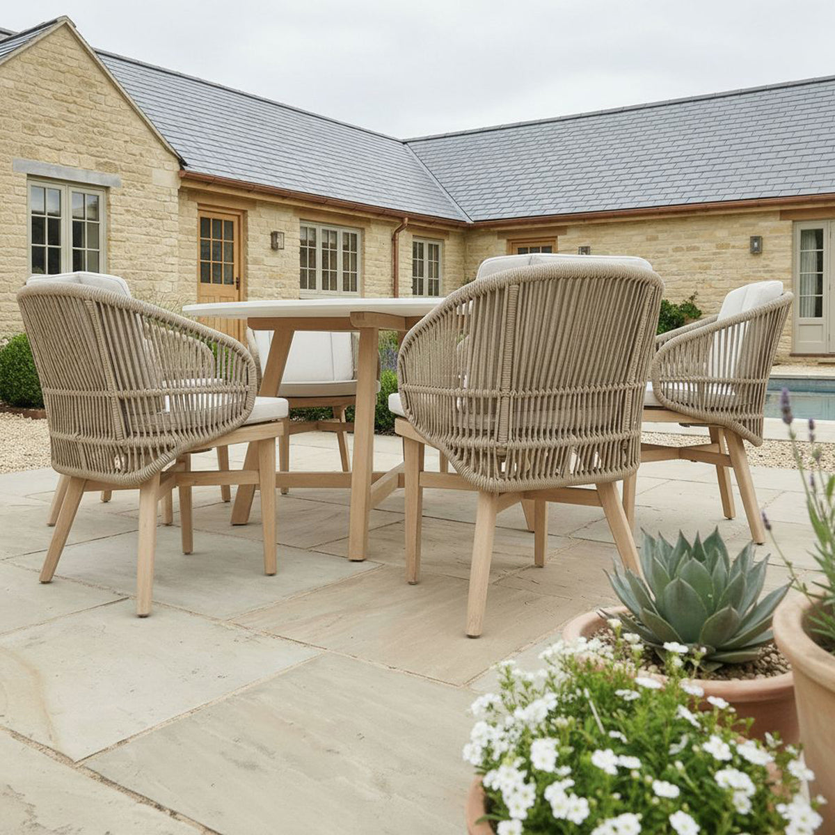 Bracken Outdoors Fairford Eucalyptus Wood and Rope 6 Seat Round Dining Set