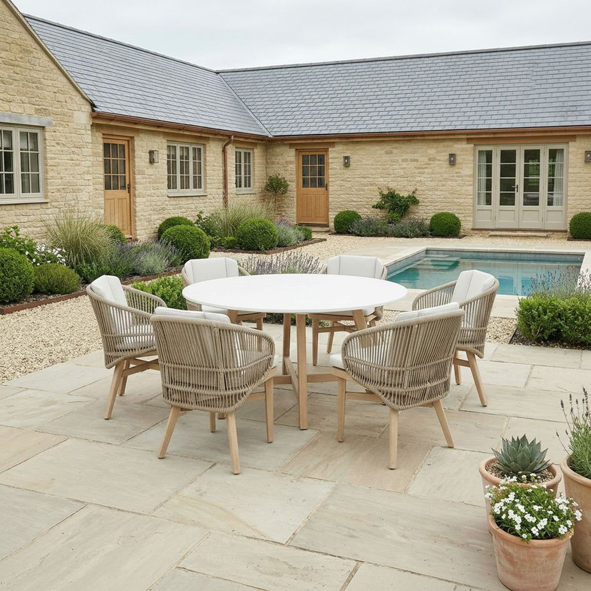 Bracken Outdoors Fairford Eucalyptus Wood and Rope 6 Seat Round Dining Set