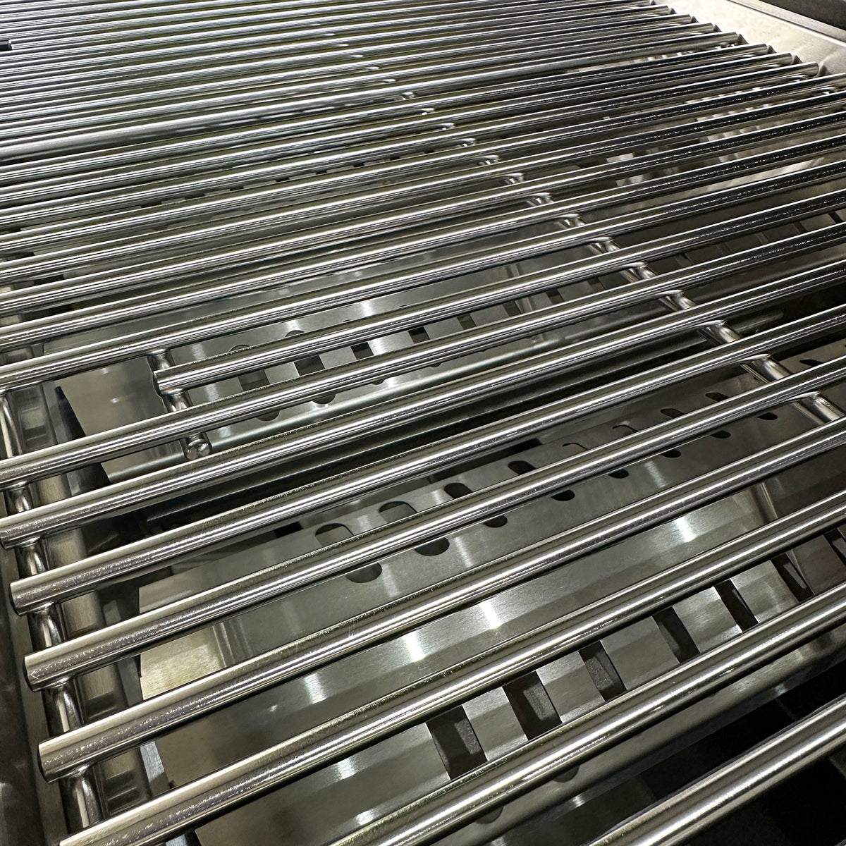 Draco Grills Vantage Sintered Stone Linear Outdoor Kitchen with 4 Burner Barbecue