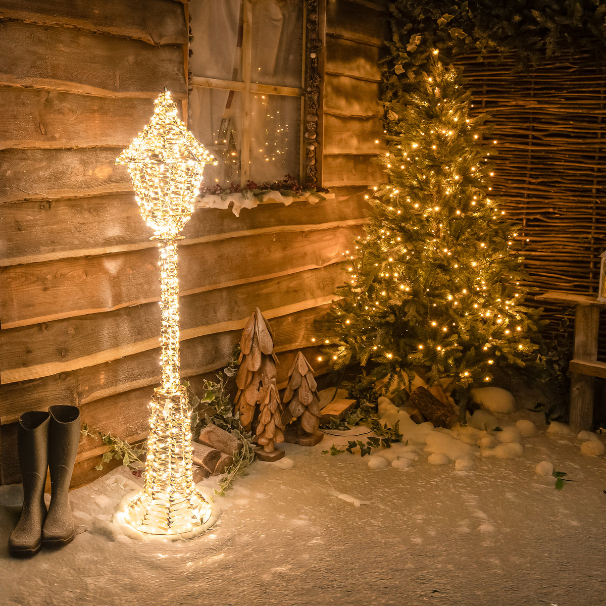 Pre-Lit Christmas Gold Laser Lit Lamp Post 150cm with 720 Warm White LED Micro-Lights