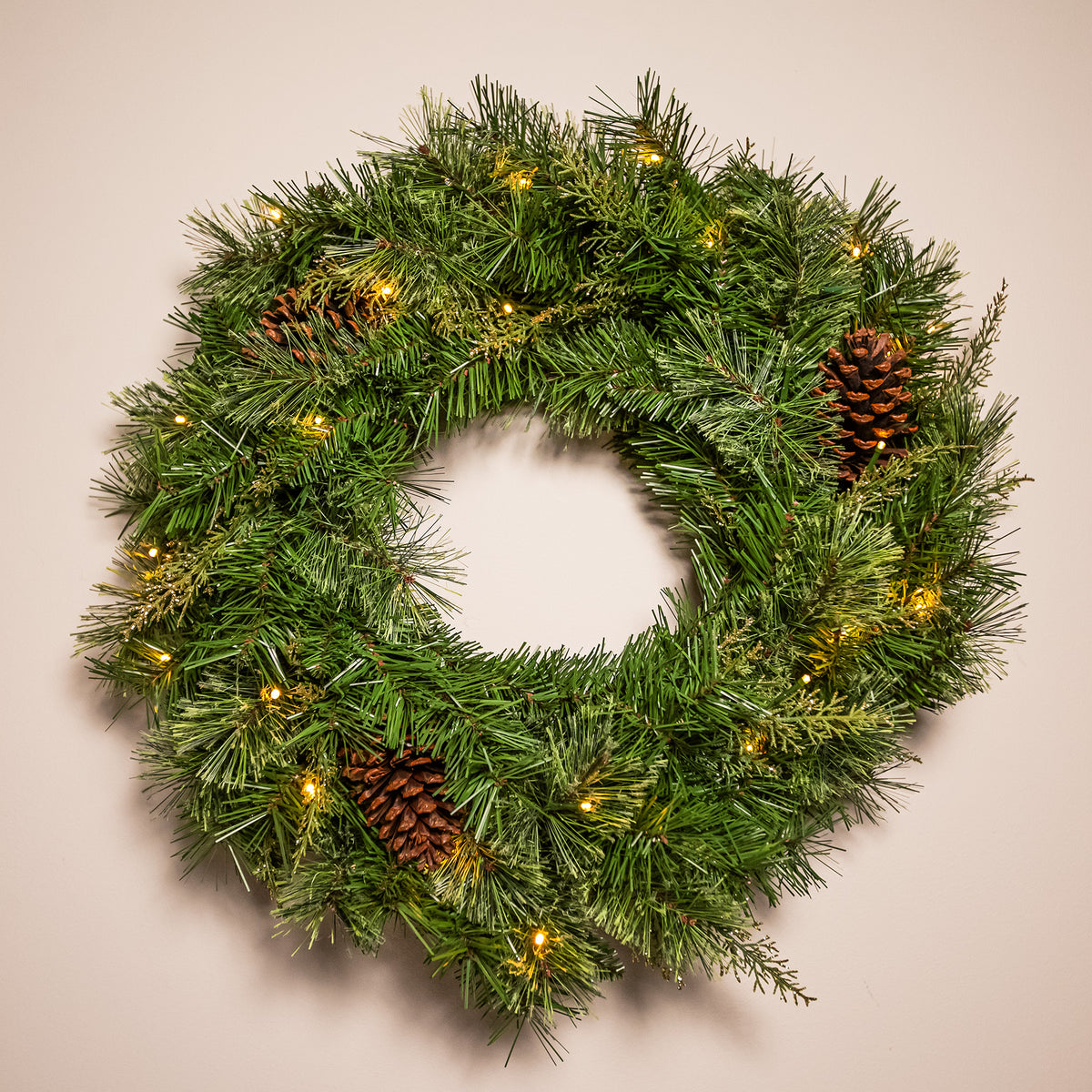 The Christmas Centre Hollingworth Spruce 24in (60cm) Prelit Christmas Wreath with Warm White Battery Operated LED Lights