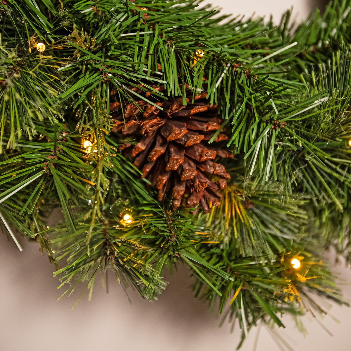 The Christmas Centre Hollingworth Spruce 24in (60cm) Prelit Christmas Wreath with Warm White Battery Operated LED Lights