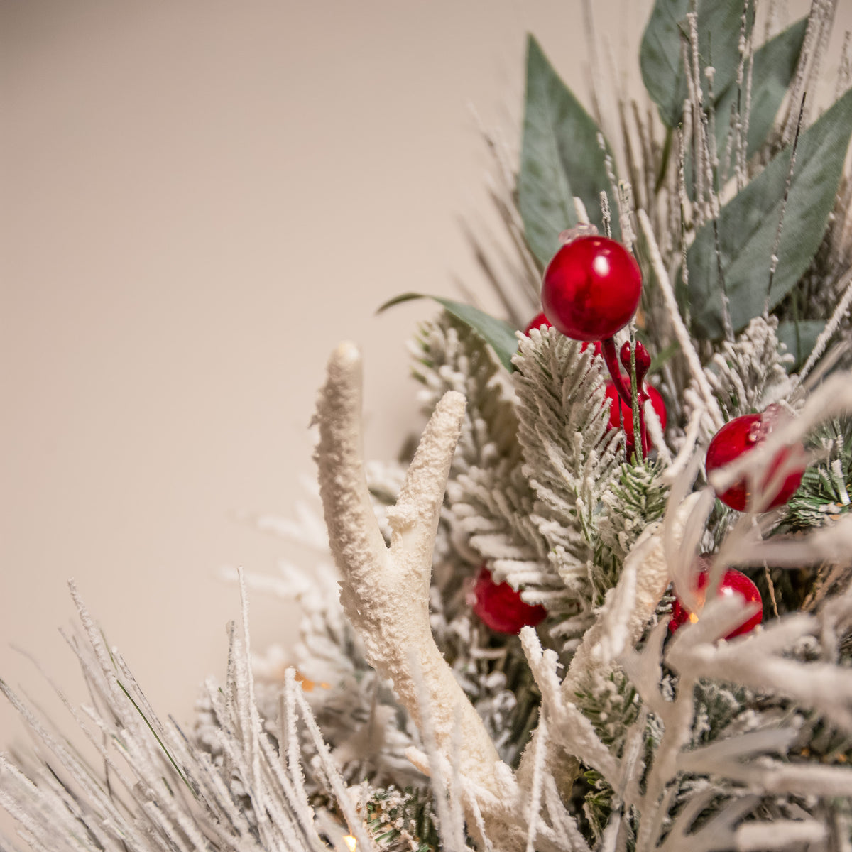 The Christmas Centre Jack Frost 26in (66cm) Prelit Christmas Wreath with Warm White Battery Operated LED Lights