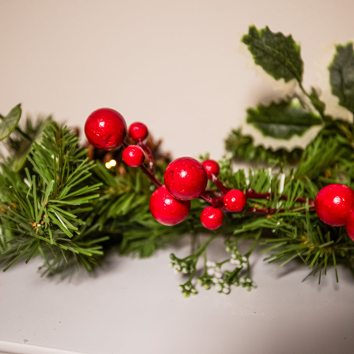 The Christmas Centre Hollyberry 6ft (180cm) Prelit Christmas Garland with Warm White Battery Operated LED Lights