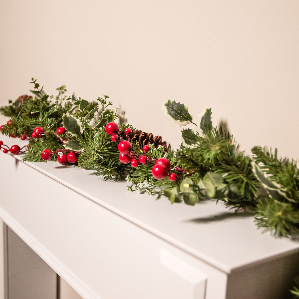 The Christmas Centre Hollyberry 6ft (180cm) Prelit Christmas Garland with Warm White Battery Operated LED Lights