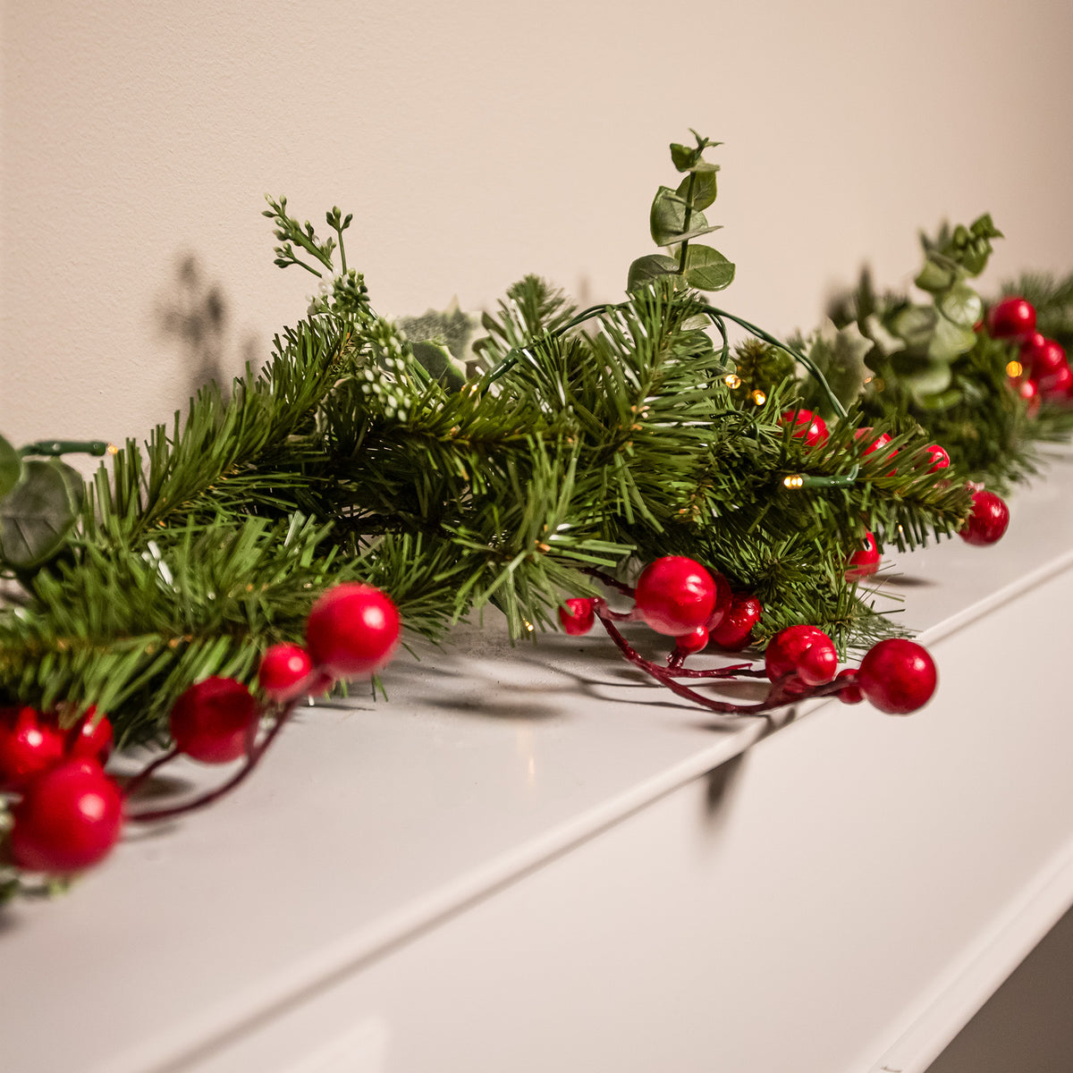 The Christmas Centre Hollyberry 6ft (180cm) Prelit Christmas Garland with Warm White Battery Operated LED Lights