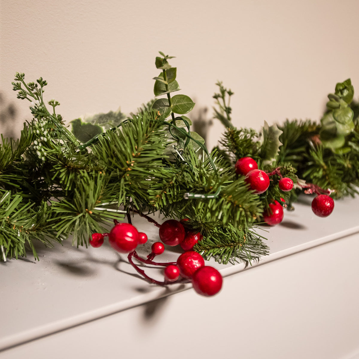 The Christmas Centre Hollyberry 6ft (180cm) Prelit Christmas Garland with Warm White Battery Operated LED Lights