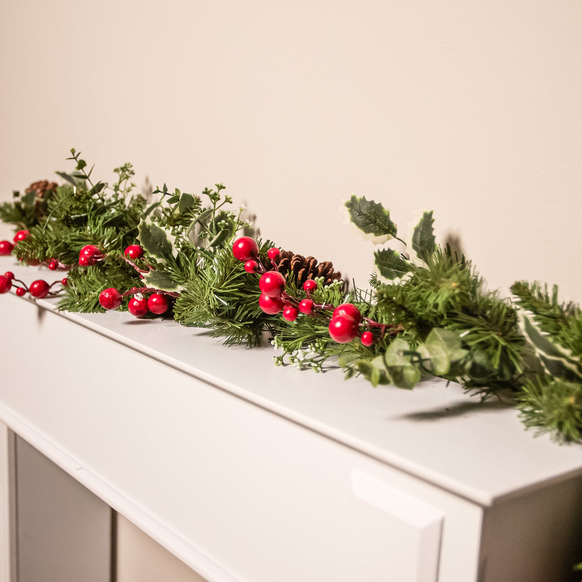 The Christmas Centre Hollyberry 6ft (180cm) Prelit Christmas Garland with Warm White Battery Operated LED Lights