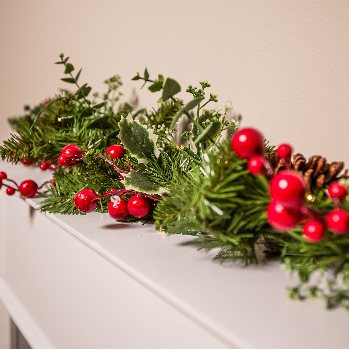 The Christmas Centre Hollyberry 6ft (180cm) Prelit Christmas Garland with Warm White Battery Operated LED Lights