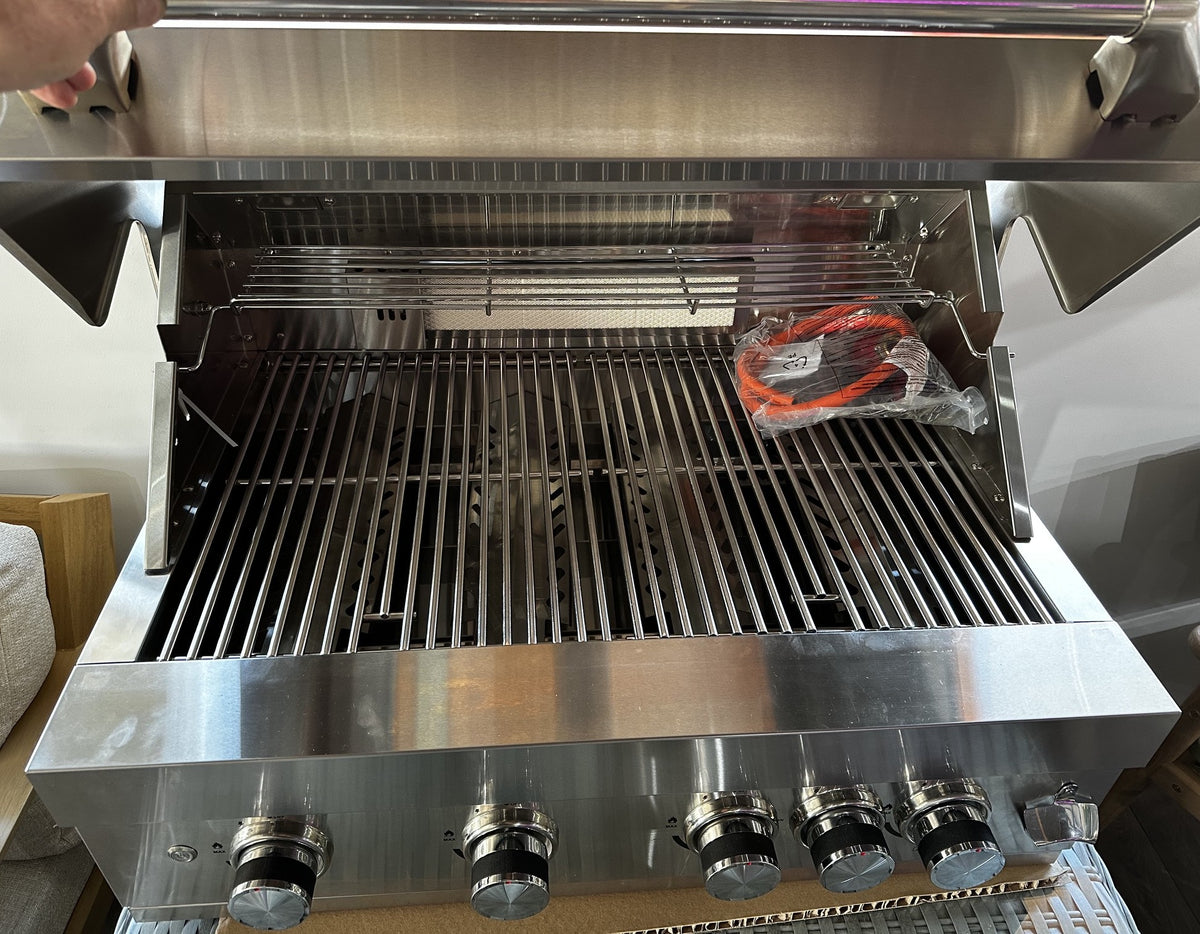 Ex-Display Draco Grills Z440B Deluxe 4 Burner Stainless Steel Build In Gas Barbecue