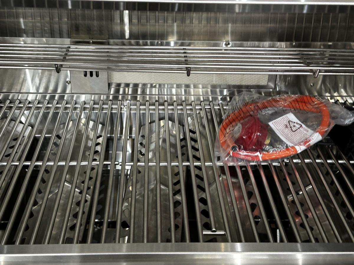 Ex-Display Draco Grills Z640B Deluxe 6 Burner Stainless Steel Build in Gas Barbecue