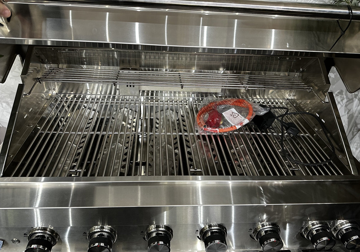 Ex-Display Draco Grills Z640B Deluxe 6 Burner Stainless Steel Build in Gas Barbecue