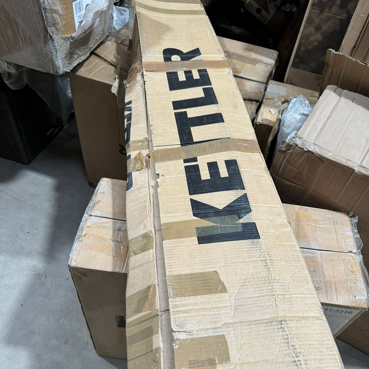 Kettler 2.5m Square Stone Wall Mounted Free Arm Parasol *Damaged box*