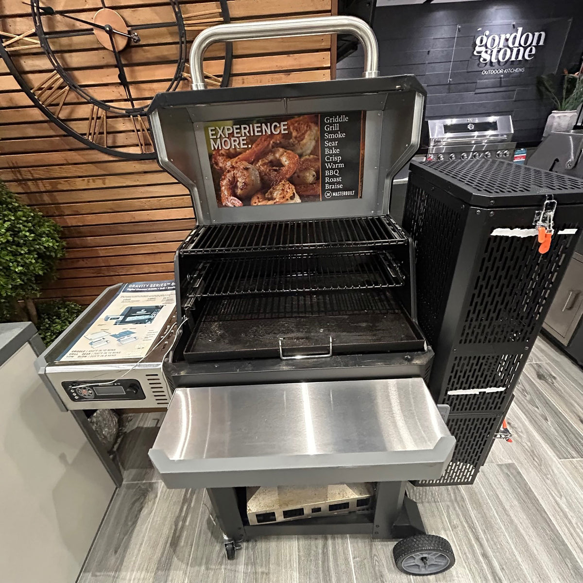 Ex Display Masterbuilt Digital Charcoal Grill, Smoker And Griddle Gravity Fed 800