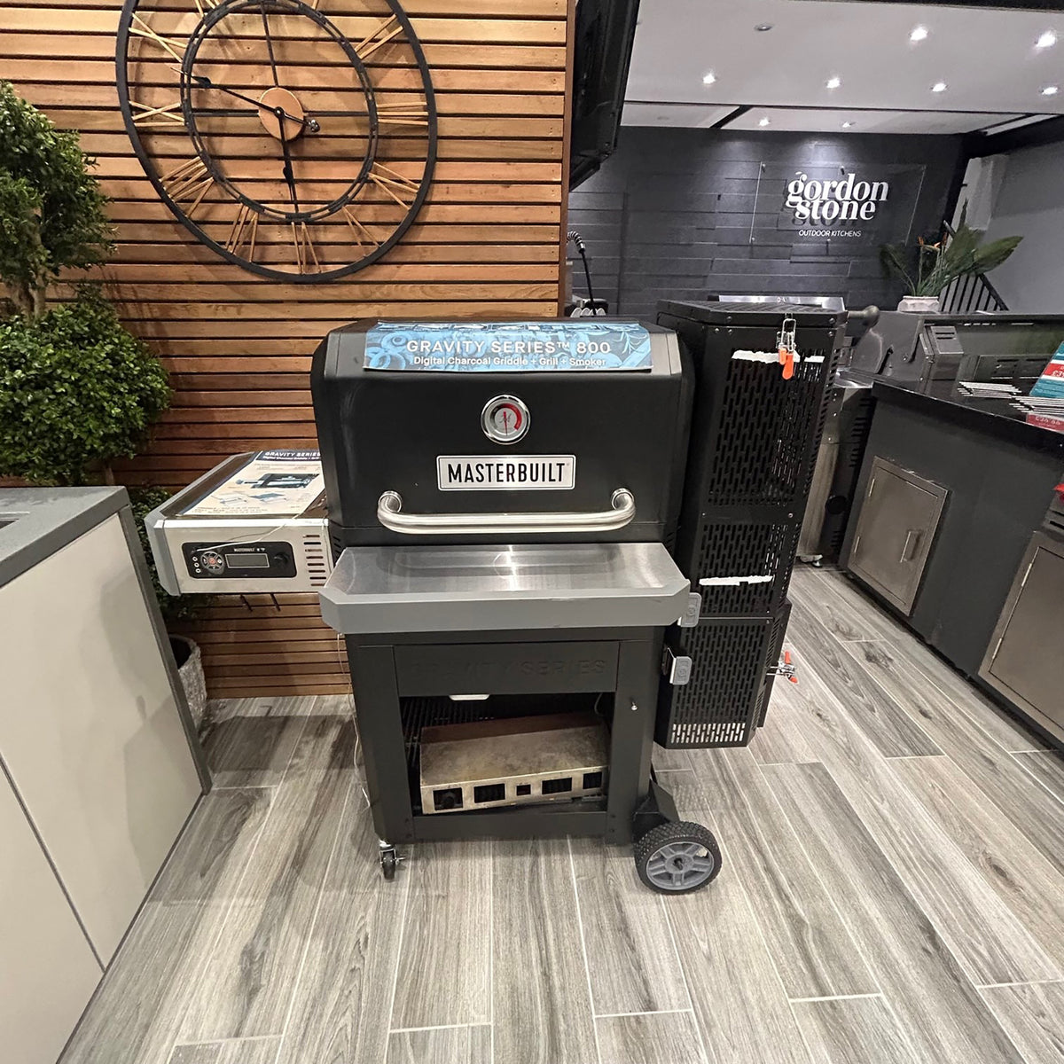 Ex Display Masterbuilt Digital Charcoal Grill, Smoker And Griddle Gravity Fed 800